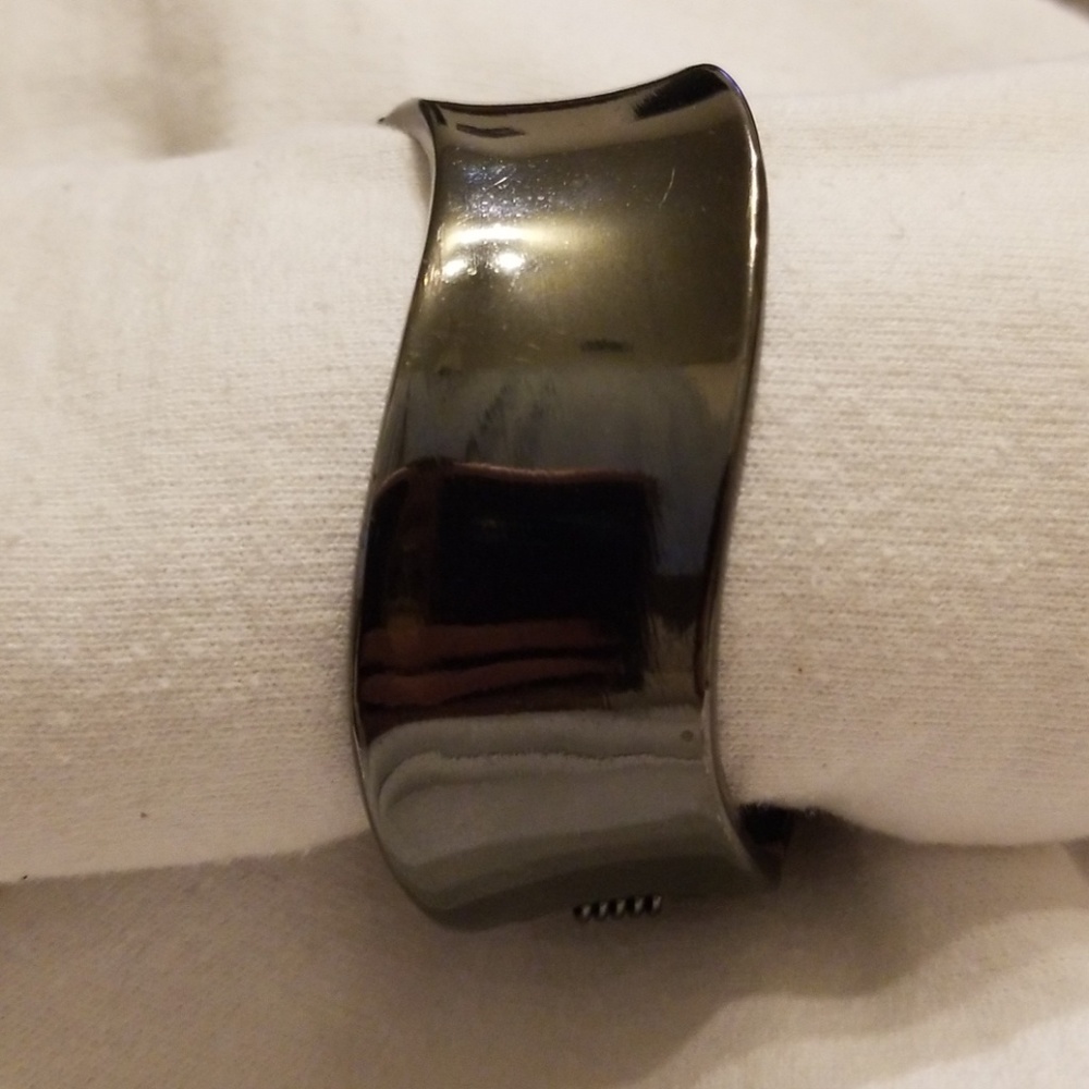 Gunmetal spring closure bracelet